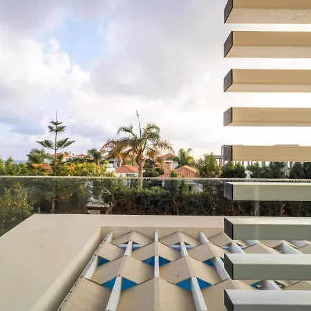 Fantasy - Luxury 4br Seaview Retreat With Private Pool