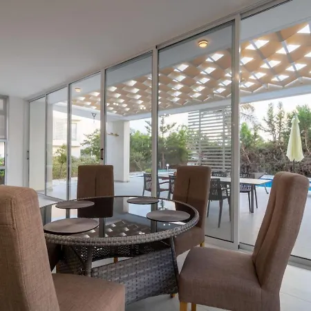 Fantasy - Luxury 4br Seaview Retreat With Private Pool