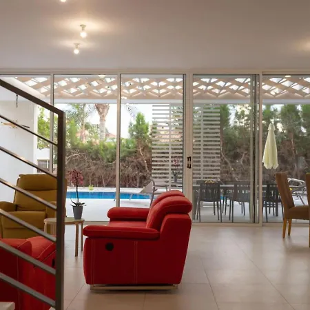 Fantasy - Luxury 4br Seaview Retreat With Private Pool *