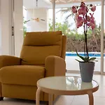 Fantasy - Luxury 4br Seaview Retreat With Private Pool *