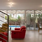 Fantasy - Luxury 4br Seaview Retreat With Private Pool *
