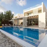 Fantasy - Luxury 4br Seaview Retreat With Private Pool Peyia