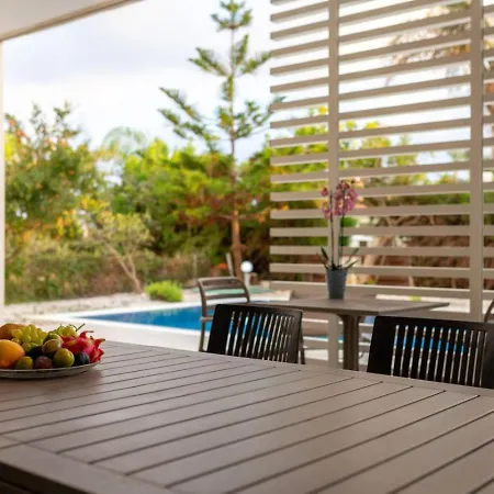 Fantasy - Luxury 4br Seaview Retreat With Private Pool