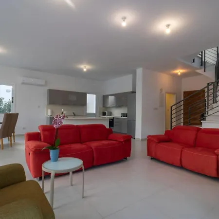 Fantasy - Luxury 4br Seaview Retreat With Private Pool *