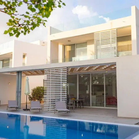 Fantasy - Luxury 4br Seaview Retreat With Private Pool *