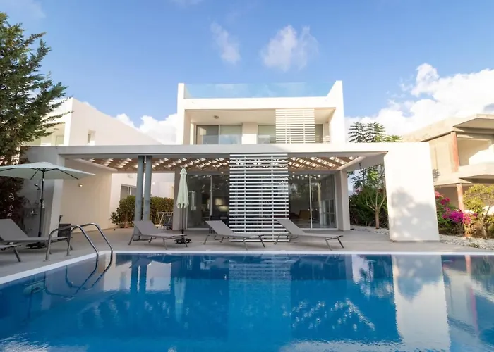 Fantasy - Luxury 4br Seaview Retreat With Private Pool * Peyia